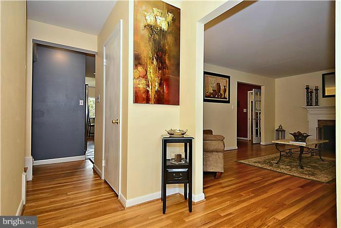 1945 Foxhall Road McLean, VA 22101 - Photo 3 of 30 Spacious Entry Hall