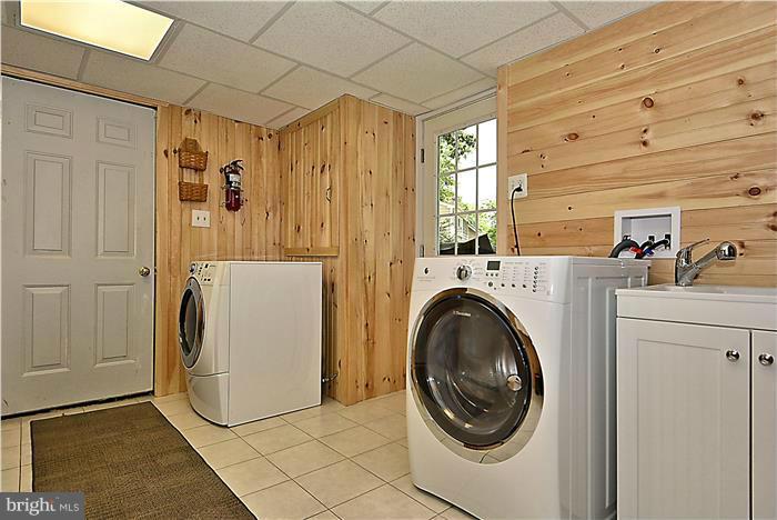 1945 Foxhall Road McLean, VA 22101 - Photo 20 of 30 Love this Laundry Room!!!