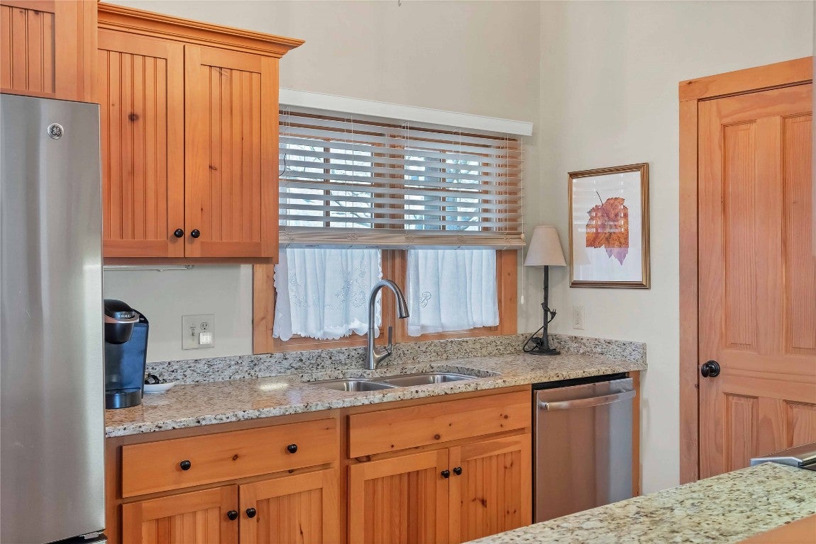 233 Rendezvous Ridge, Unit B Cashiers, NC 28717 - Photo 11 of 29 Gallery Image 11