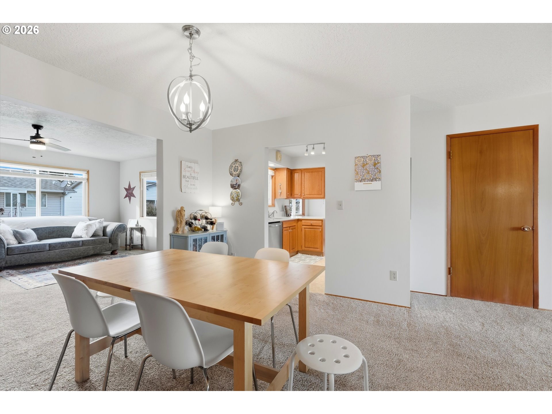 1841 Umpqua Road Woodburn, OR 97071 - Photo 11 of 41 a dining room with furniture and window