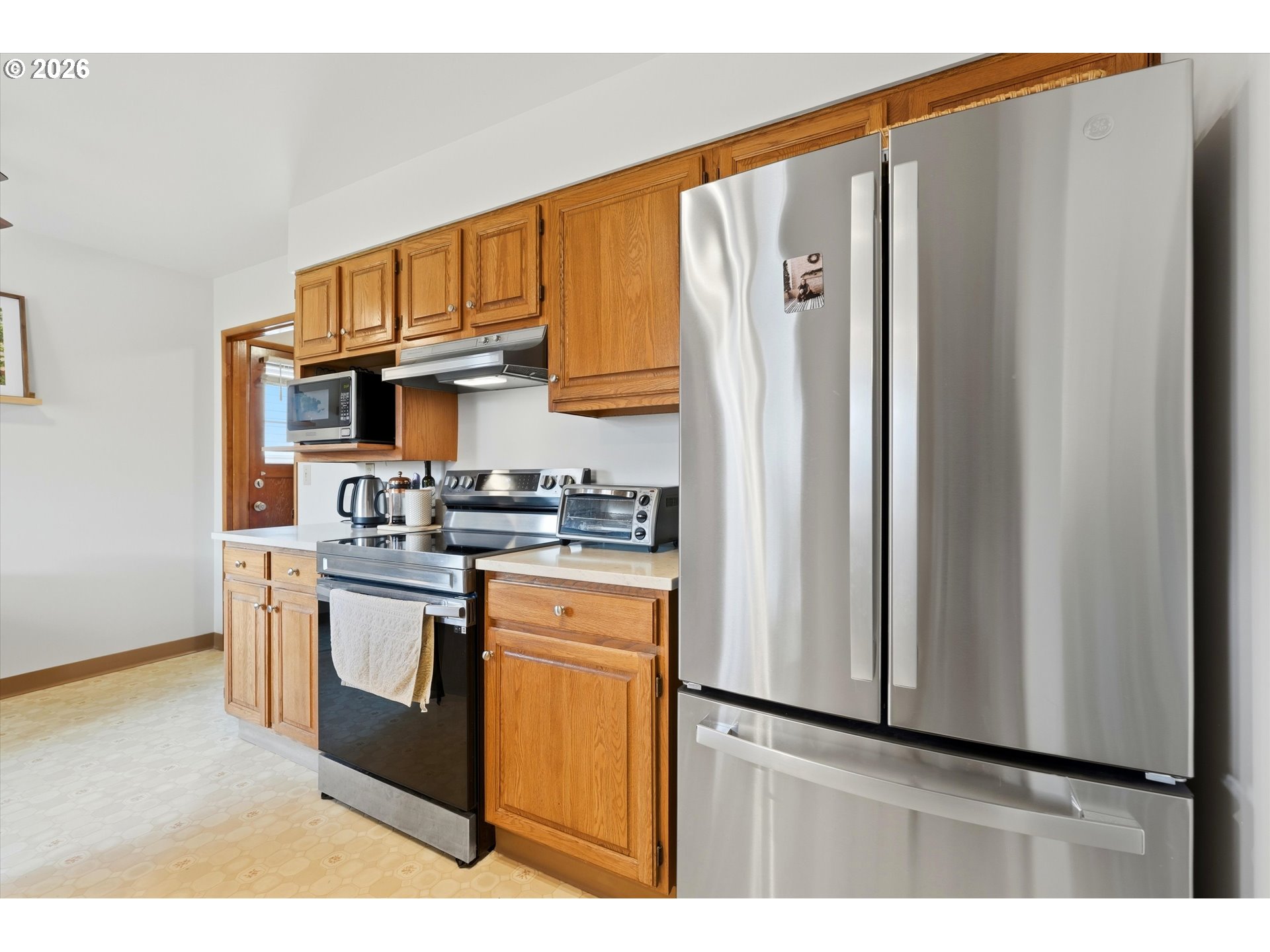 1841 Umpqua Road Woodburn, OR 97071 - Photo 15 of 41 a kitchen with stainless steel appliances granite countertop a refrigerator a stove and a sink