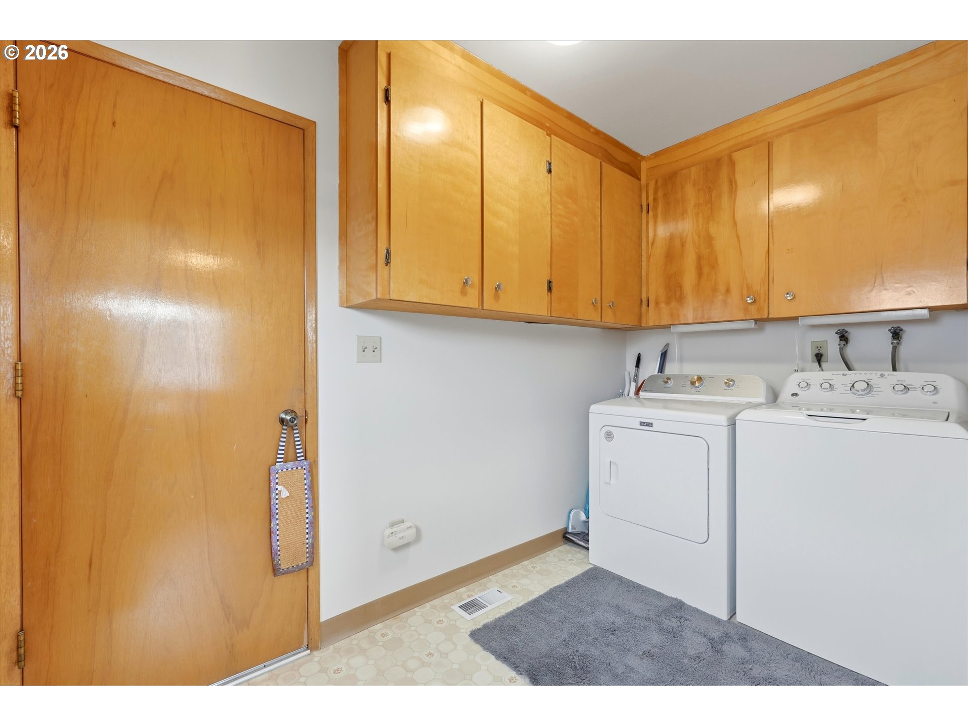 1841 Umpqua Road Woodburn, OR 97071 - Photo 21 of 41 a utility room with dryer and washer