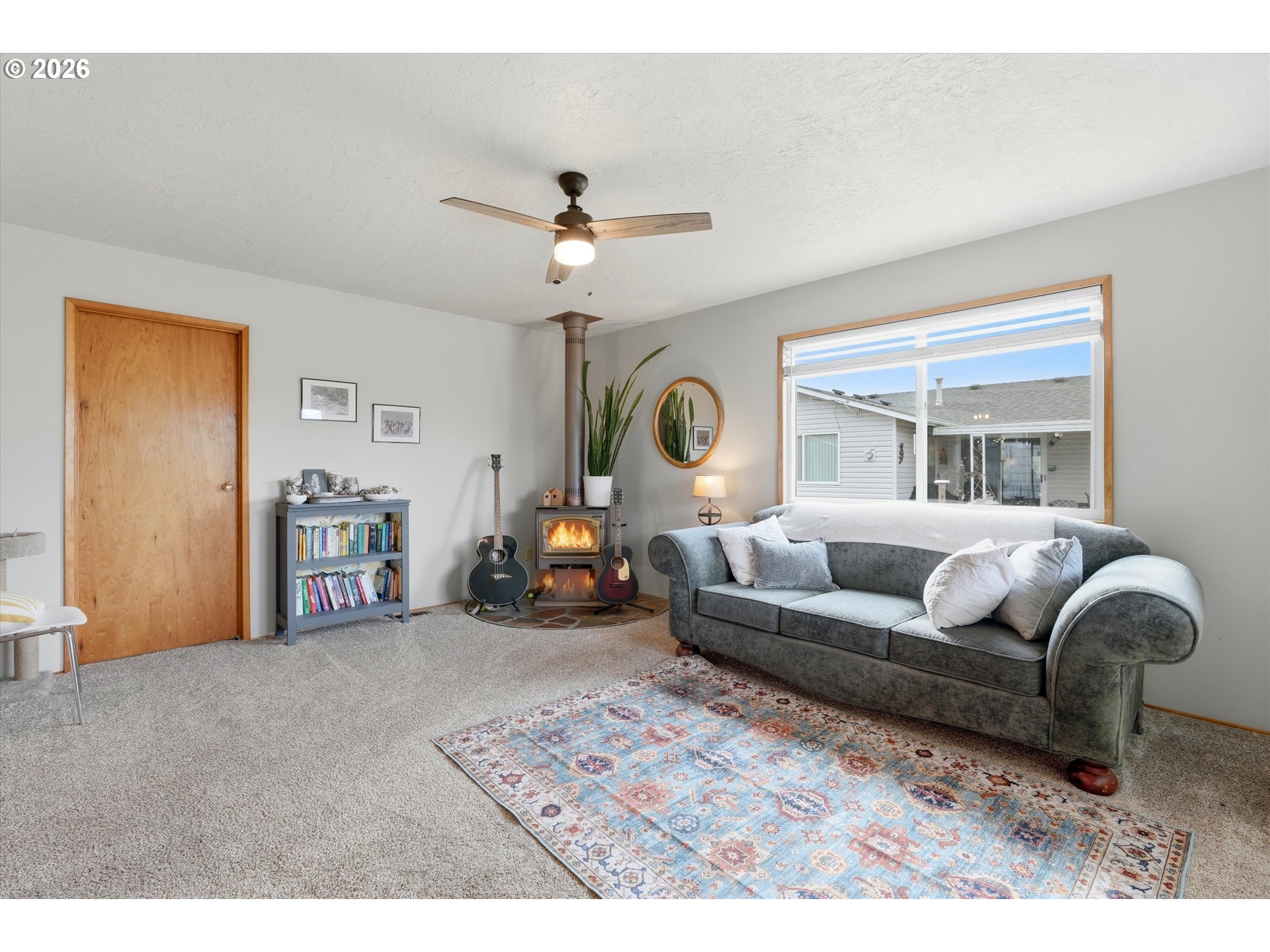 1841 Umpqua Road Woodburn, OR 97071 - Photo 24 of 41 a living room with furniture and a large window