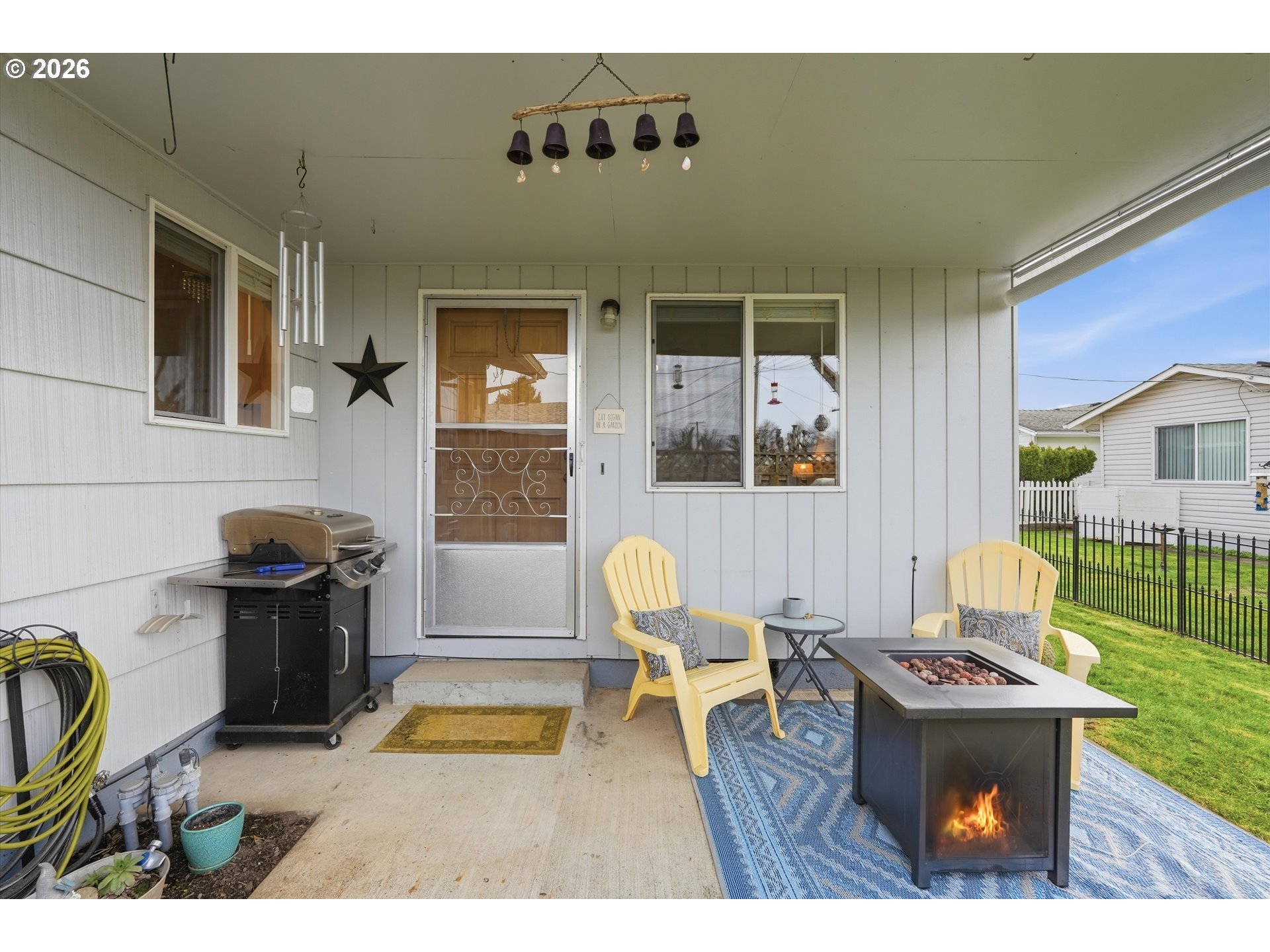 1841 Umpqua Road Woodburn, OR 97071 - Photo 38 of 41 a living room with furniture and a wooden floor