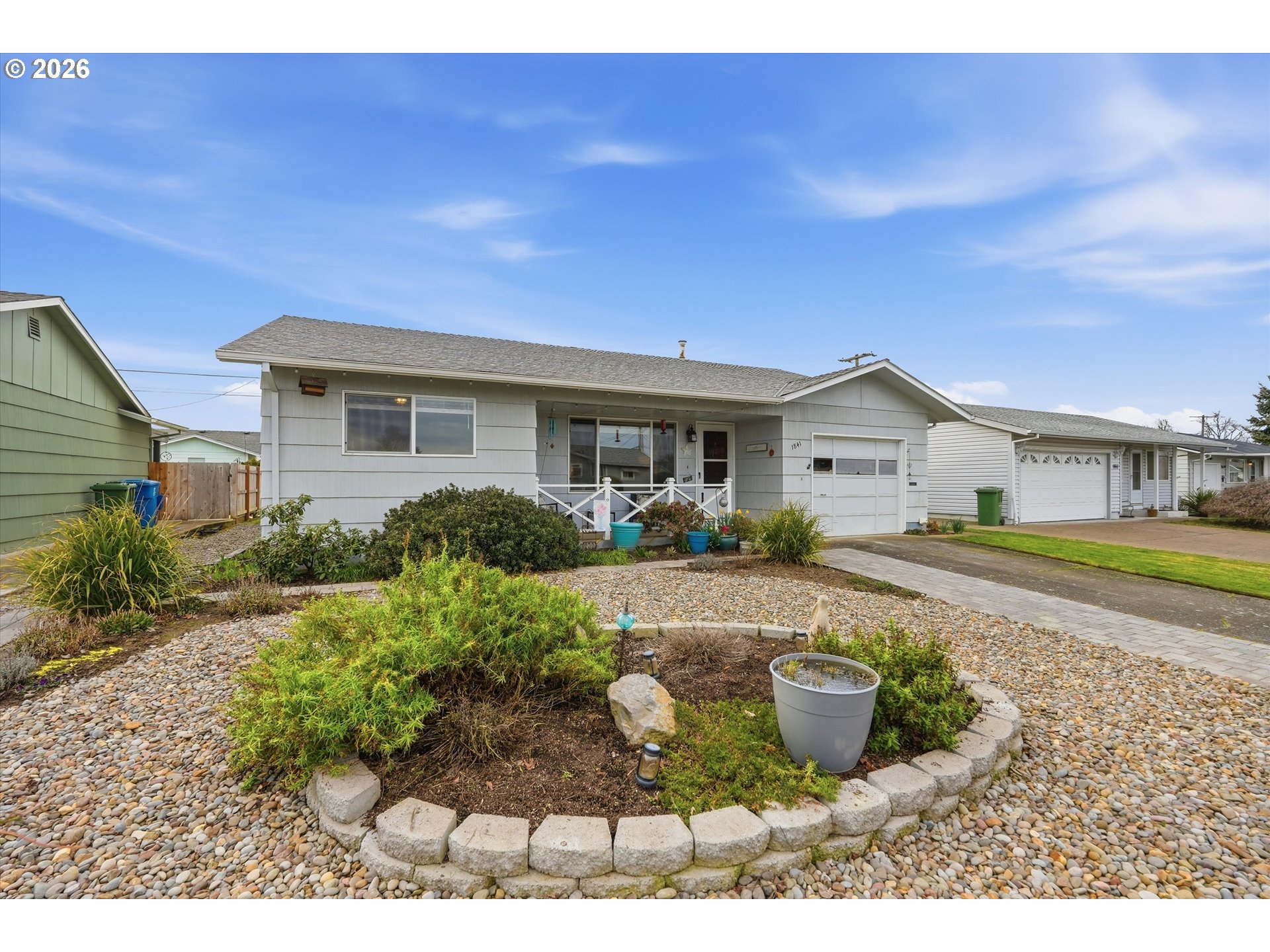 1841 Umpqua Road Woodburn, OR 97071 - Photo 5 of 41 a front view of a house with a yard