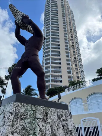 $1,780,000 | 808 Brickell Key Drive, Unit 2002, Miami, FL 33131