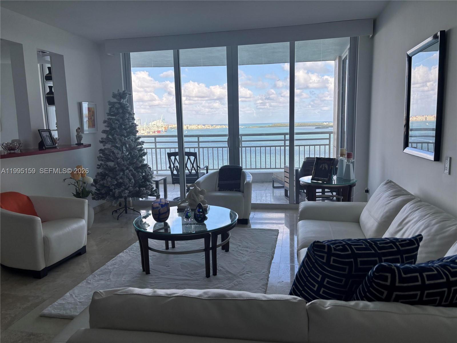 808 Brickell Key Drive, Unit 2002 Miami, FL 33131 - Photo 11 of 32