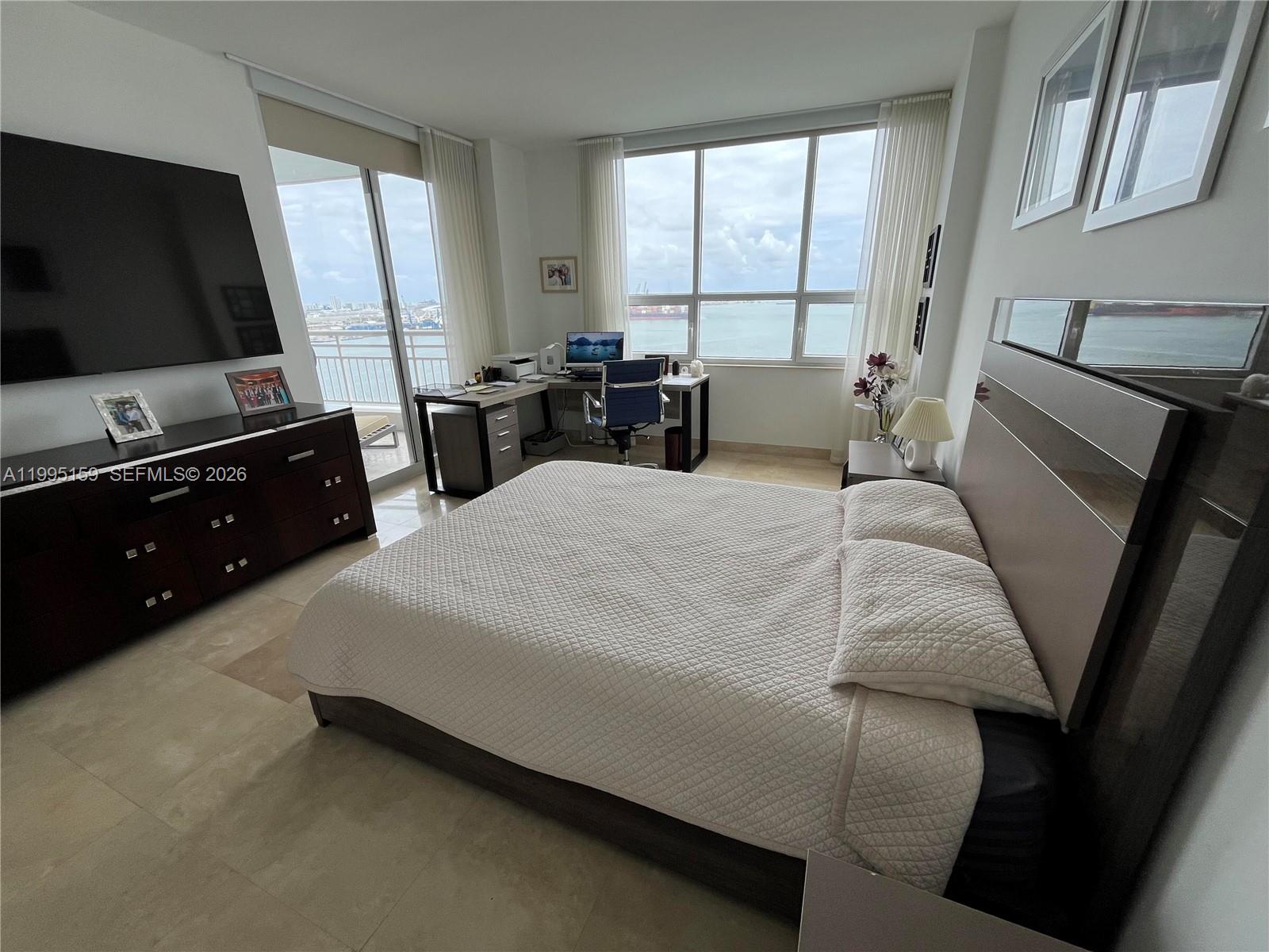 808 Brickell Key Drive, Unit 2002 Miami, FL 33131 - Photo 13 of 32