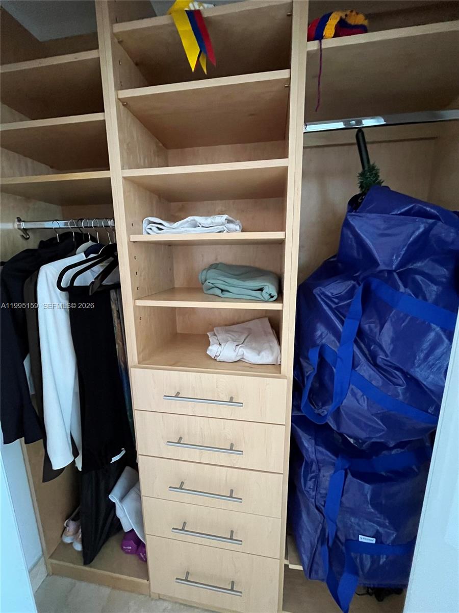 808 Brickell Key Drive, Unit 2002 Miami, FL 33131 - Photo 19 of 32