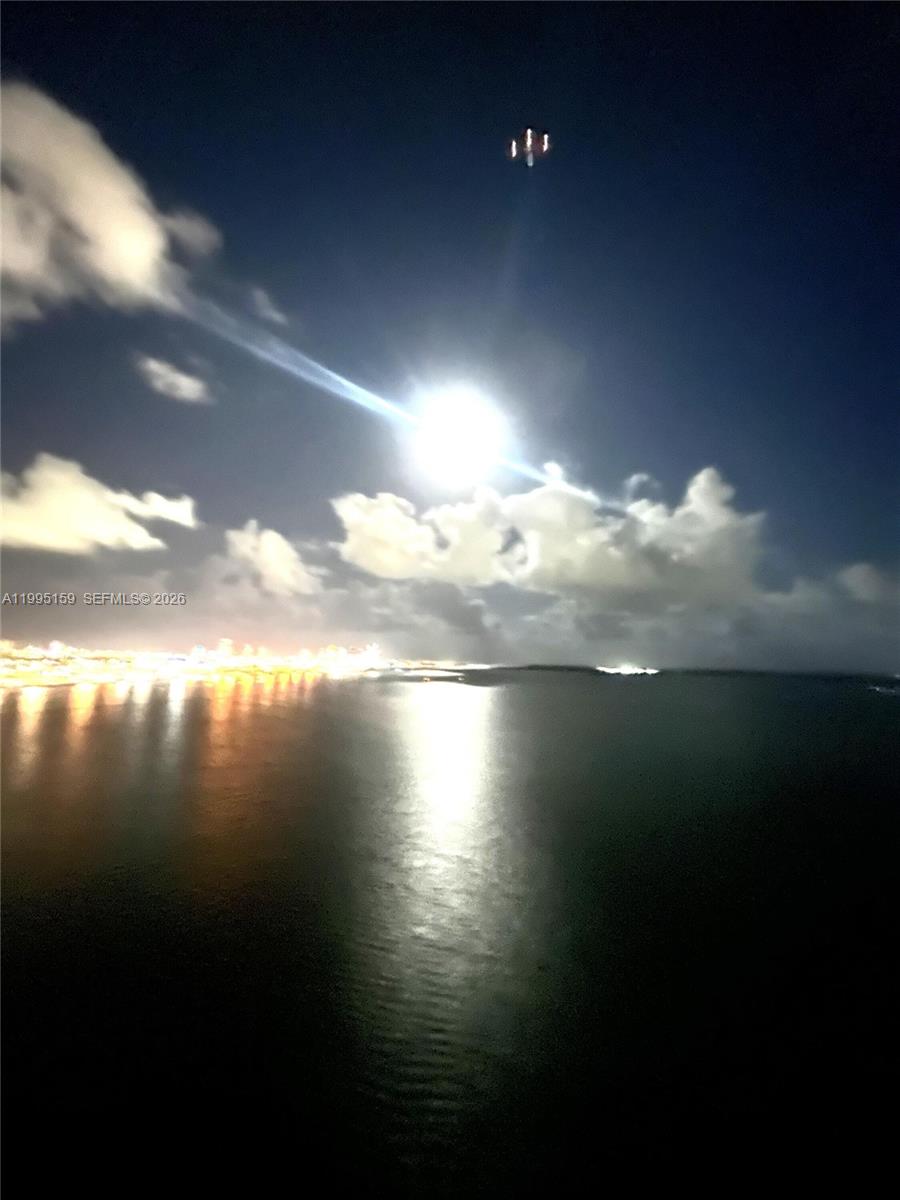 808 Brickell Key Drive, Unit 2002 Miami, FL 33131 - Photo 20 of 32