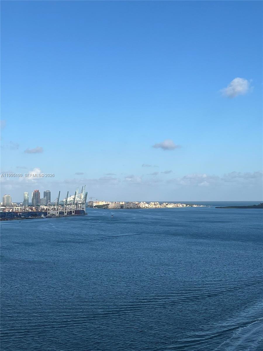 808 Brickell Key Drive, Unit 2002 Miami, FL 33131 - Photo 21 of 32