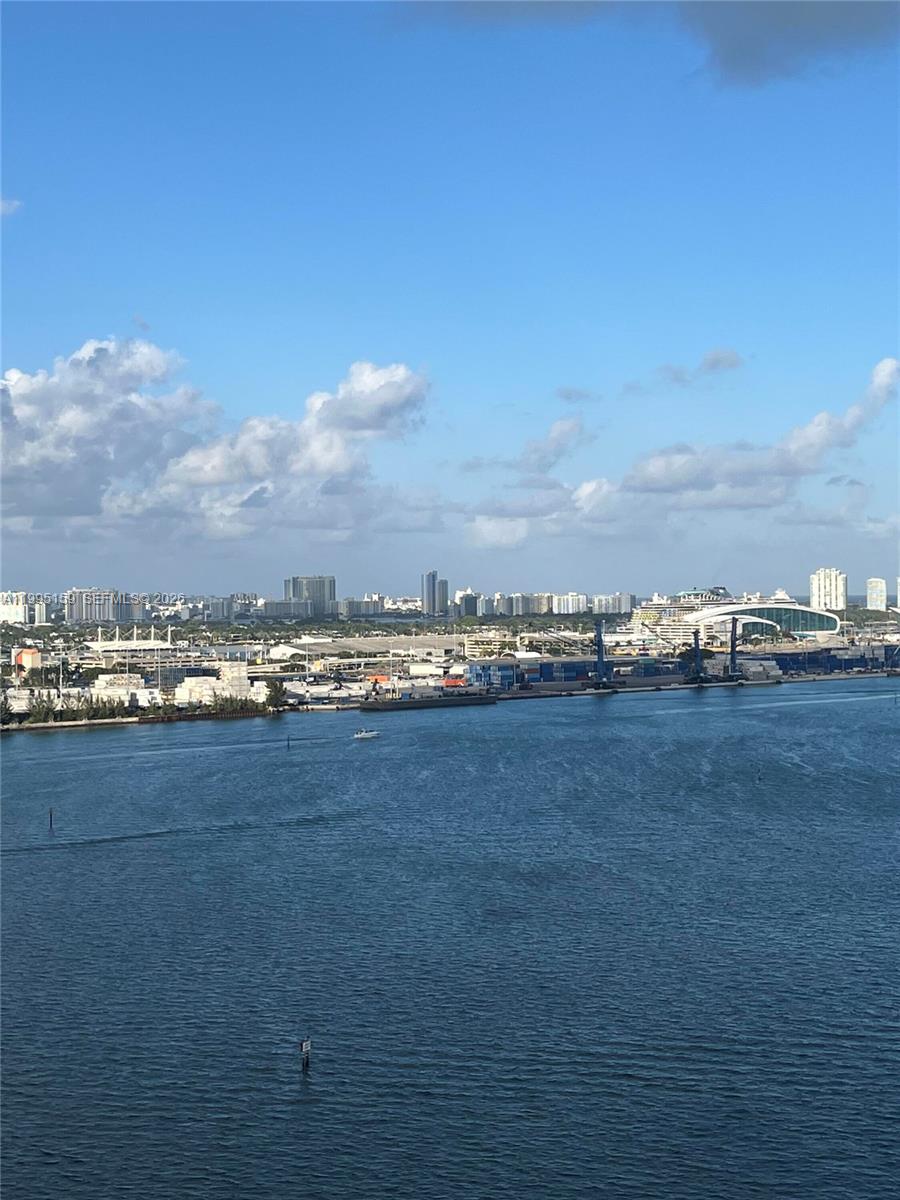 808 Brickell Key Drive, Unit 2002 Miami, FL 33131 - Photo 23 of 32