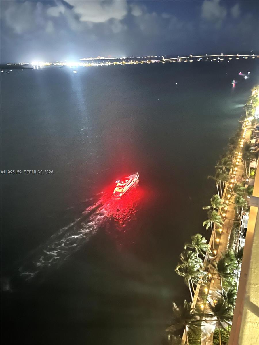 808 Brickell Key Drive, Unit 2002 Miami, FL 33131 - Photo 24 of 32