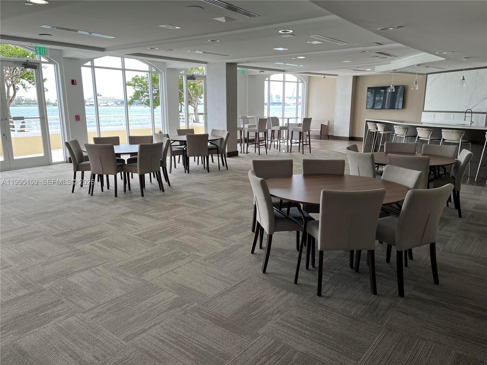 808 Brickell Key Drive, Unit 2002 Miami, FL 33131 - Photo 27 of 32