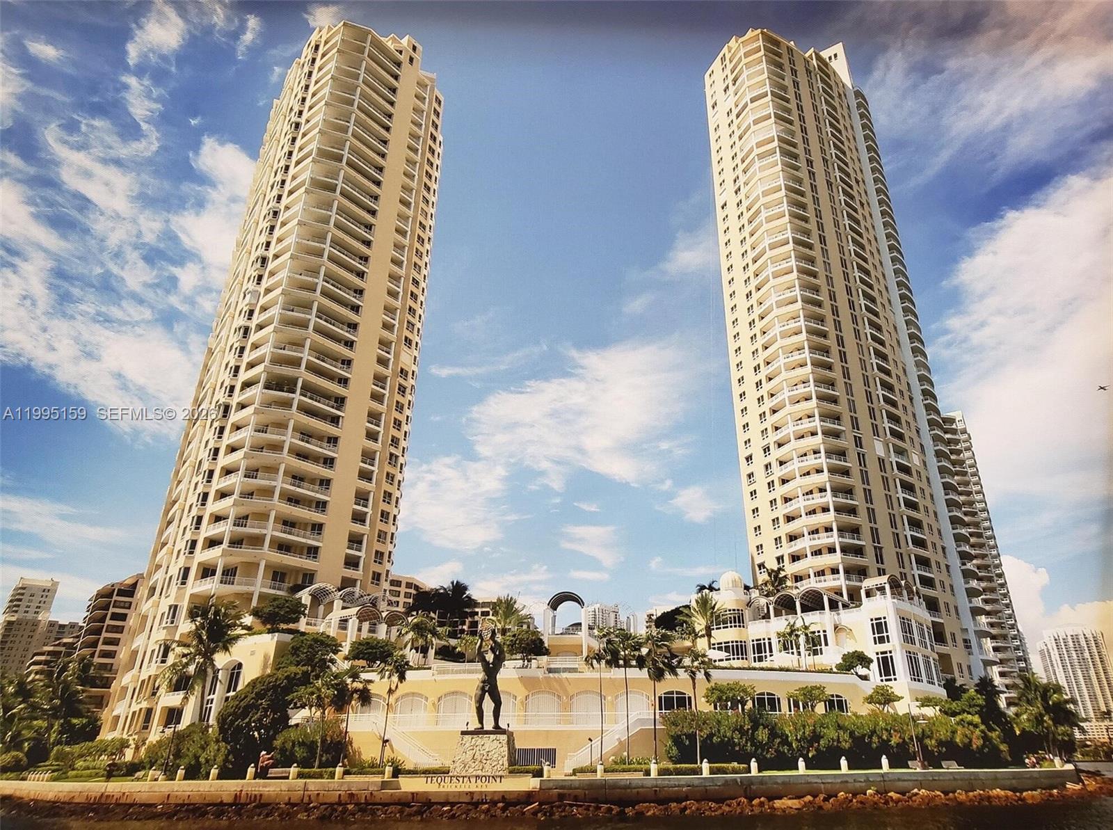 808 Brickell Key Drive, Unit 2002 Miami, FL 33131 - Photo 3 of 32