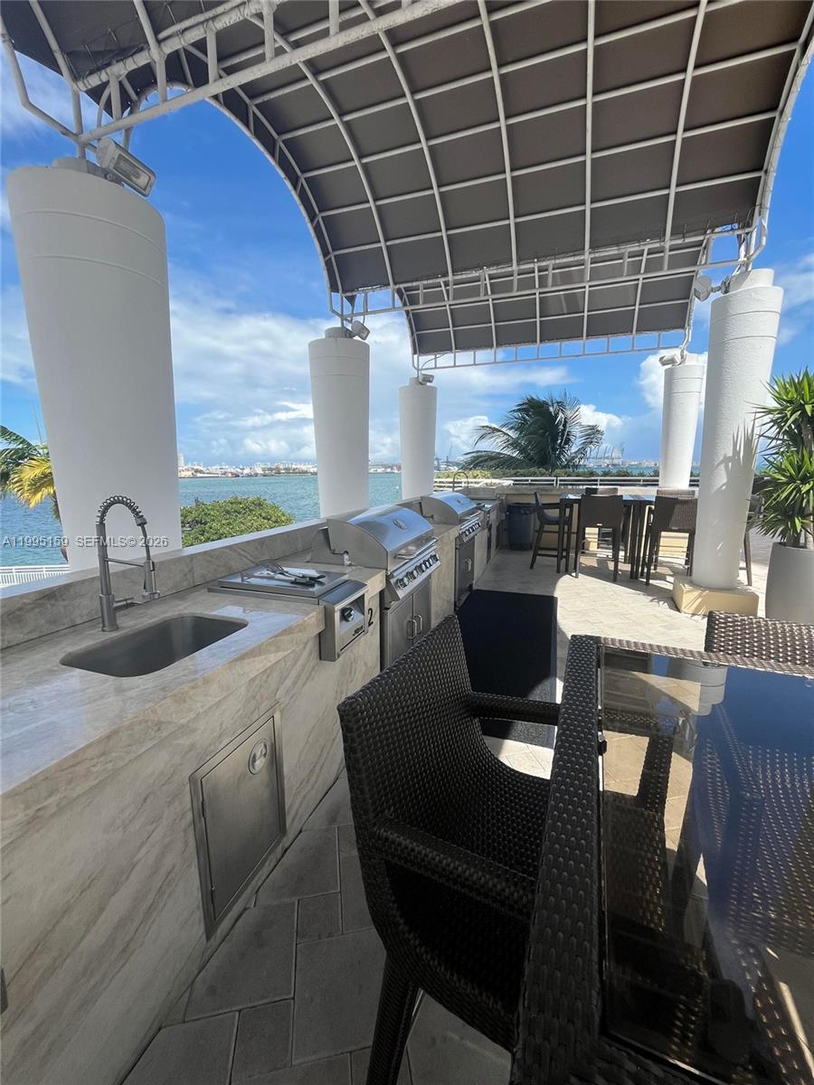 808 Brickell Key Drive, Unit 2002 Miami, FL 33131 - Photo 31 of 32