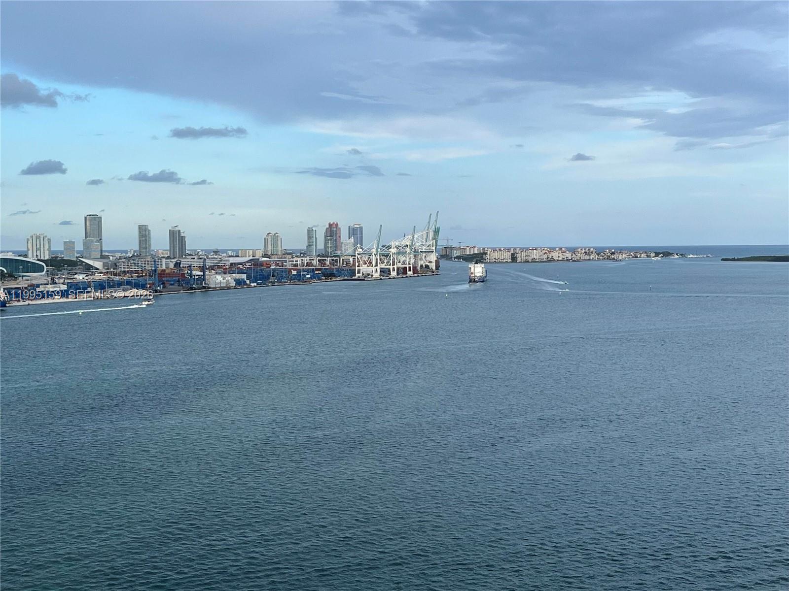 808 Brickell Key Drive, Unit 2002 Miami, FL 33131 - Photo 32 of 42 a view of a city