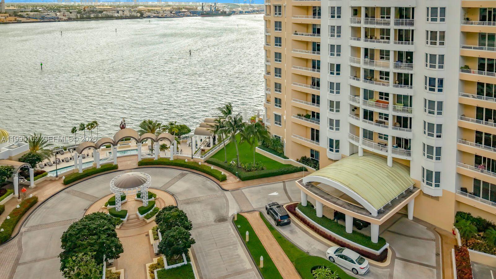 808 Brickell Key Drive, Unit 2002 Miami, FL 33131 - Photo 4 of 42