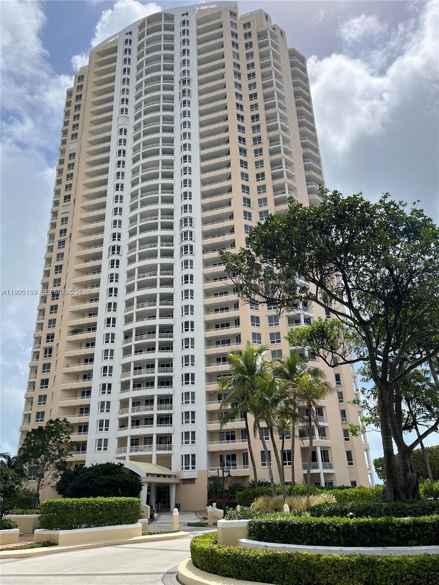 808 Brickell Key Drive, Unit 2002 Miami, FL 33131 - Photo 5 of 42 a front view of a building