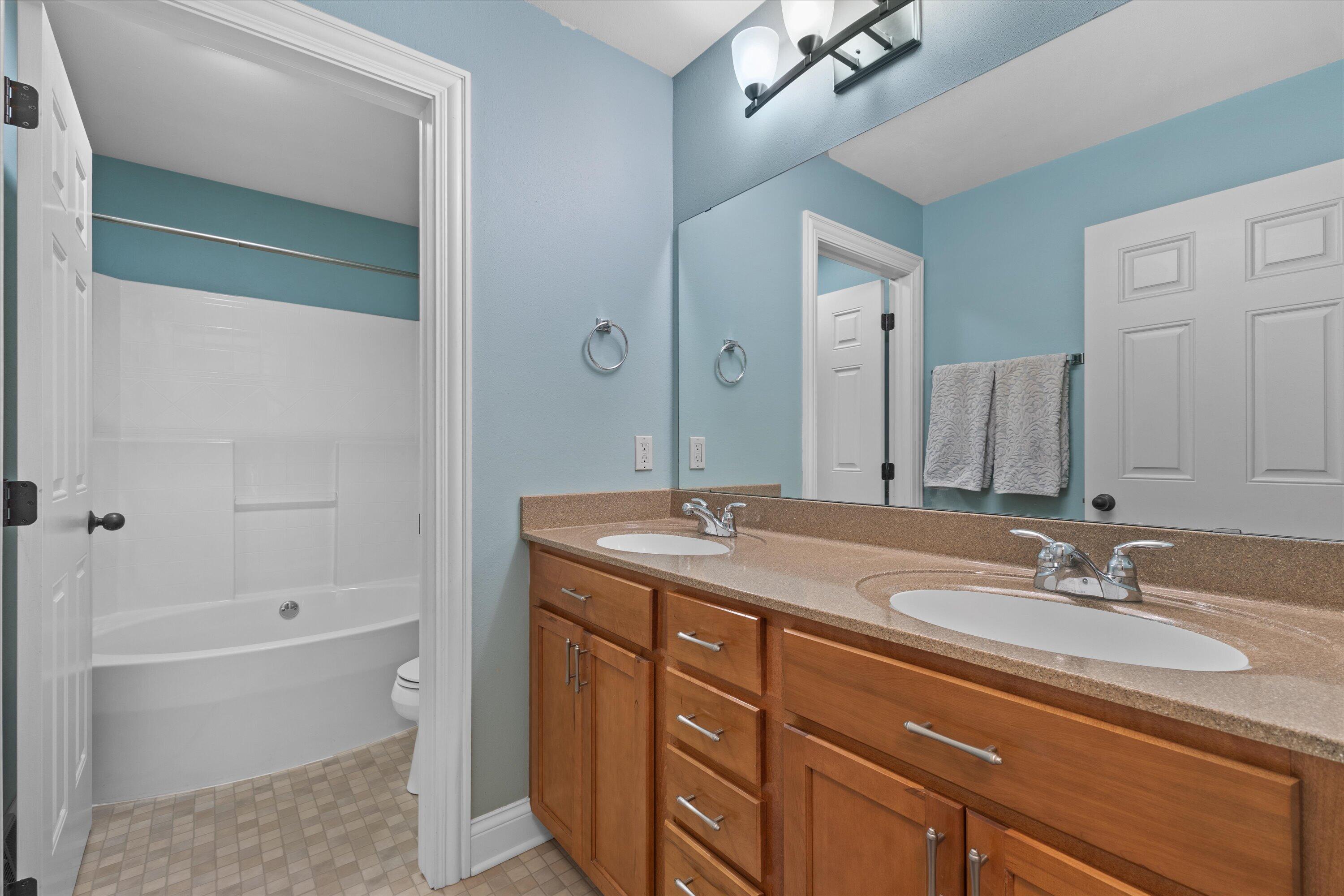 1822 Coach House Court Racine, WI 53406 - Photo 23 of 33 Upstairs Bathroom