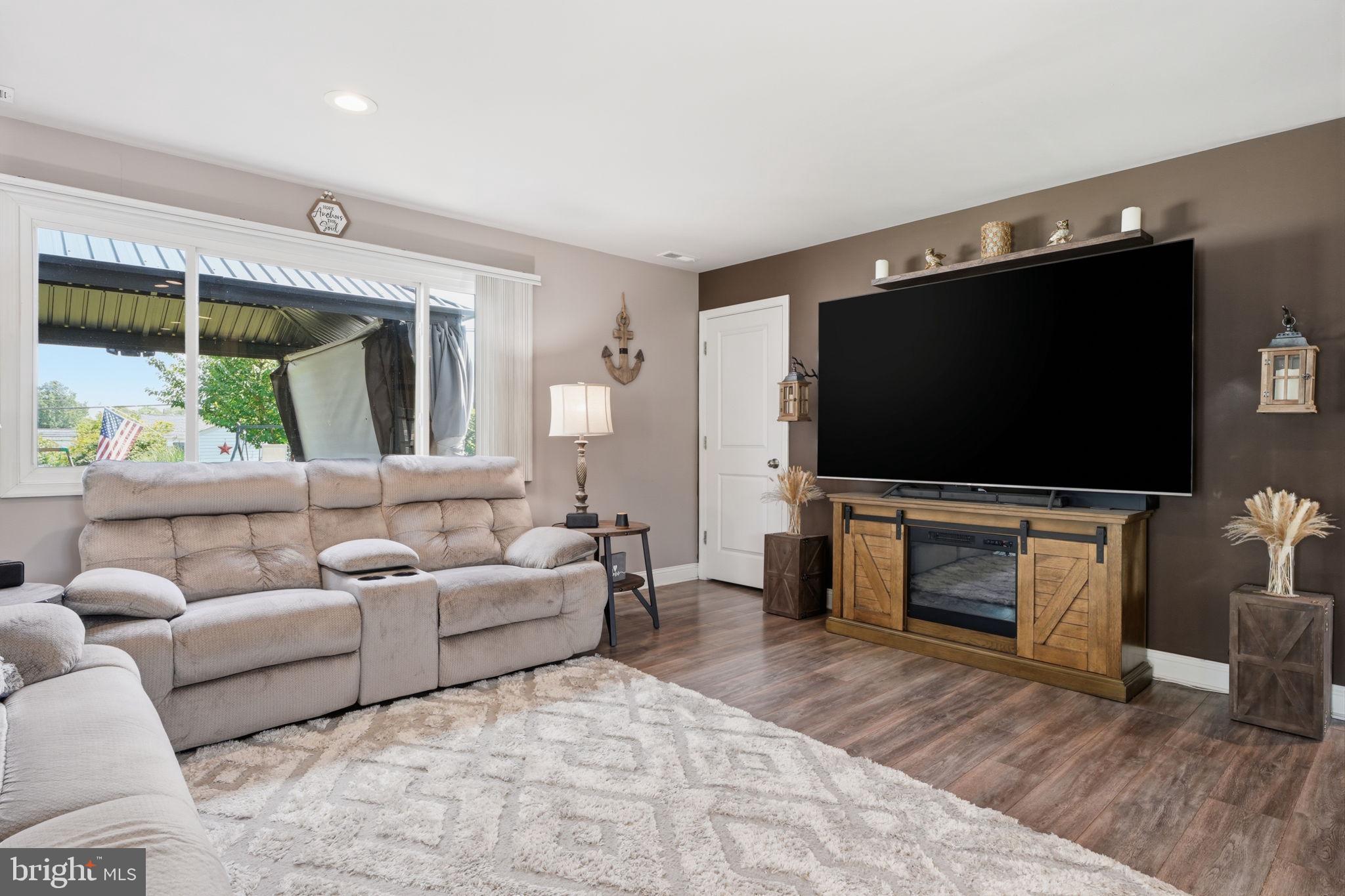 24 Idolstone Road Levittown, PA 19057 - Photo 9 of 44