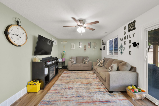 1602 North 725 West Clinton, UT 84015 - Photo 18 of 28