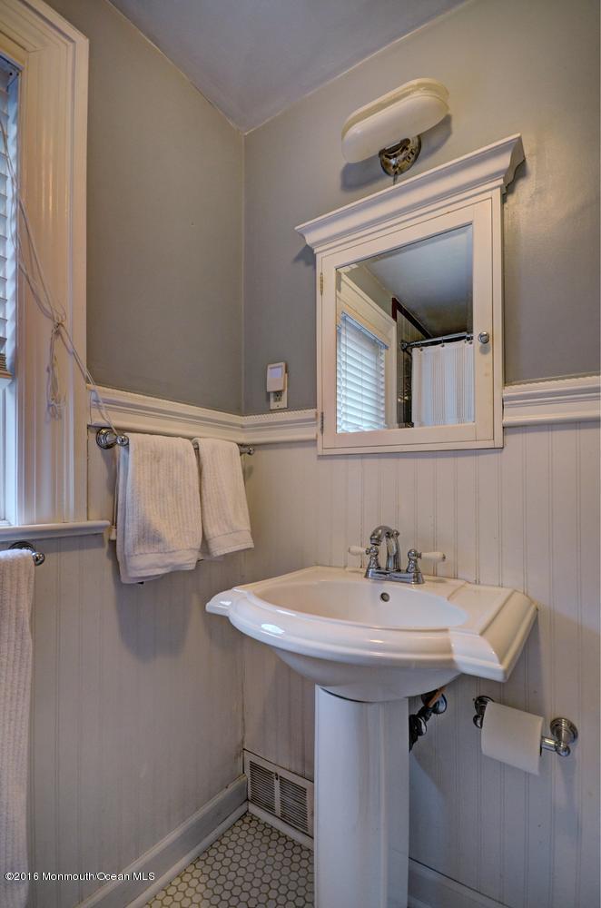 12 West Lake Road Red Bank, NJ 07701 - Photo 14 of 28 009