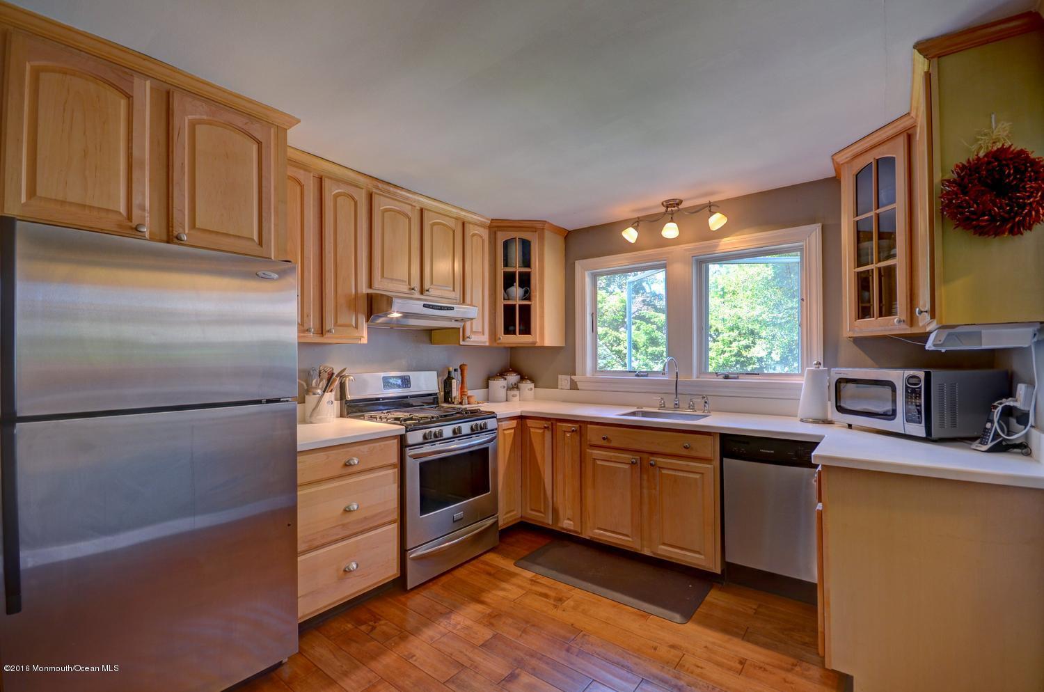 12 West Lake Road Red Bank, NJ 07701 - Photo 10 of 28 004
