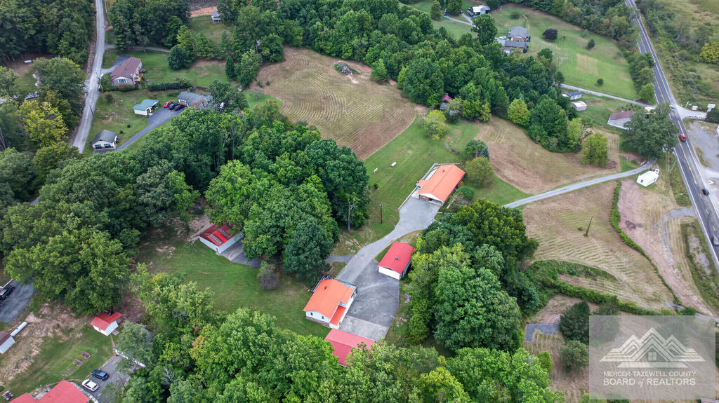 7040 New Hope Road Bluefield, WV 24701 - Photo 3 of 137 Gallery Image 3