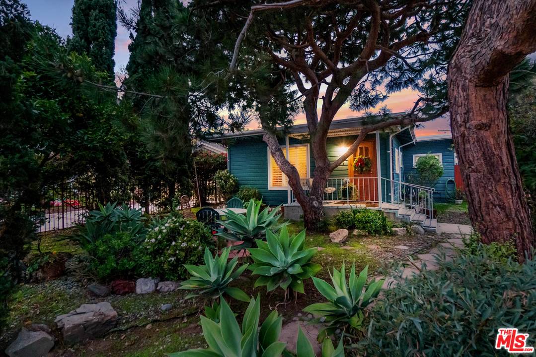 439 Talbert Street Playa del Rey, CA 90293 - Photo 1 of 1 a view of a garden with plants