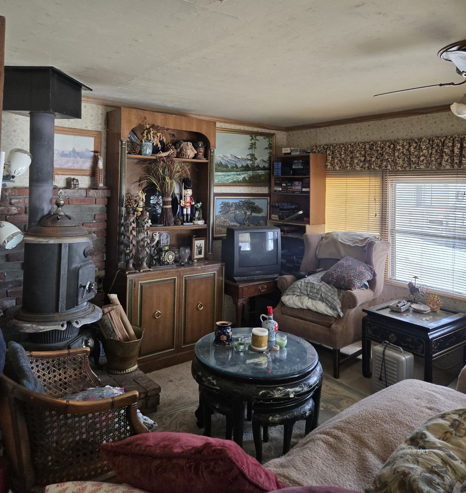 700 Glacier Lodge Road, Unit 12 Big Pine, CA 93513 - Photo 2 of 8 a living room with furniture and a window