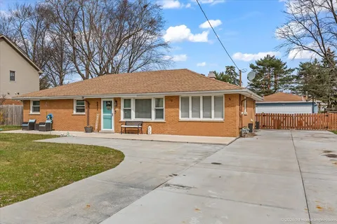 $349,900 | 8836 West 93rd Place, Hickory Hills, IL 60457