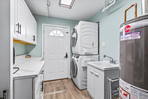 $349,900 | 8836 West 93rd Place, Hickory Hills, IL 60457