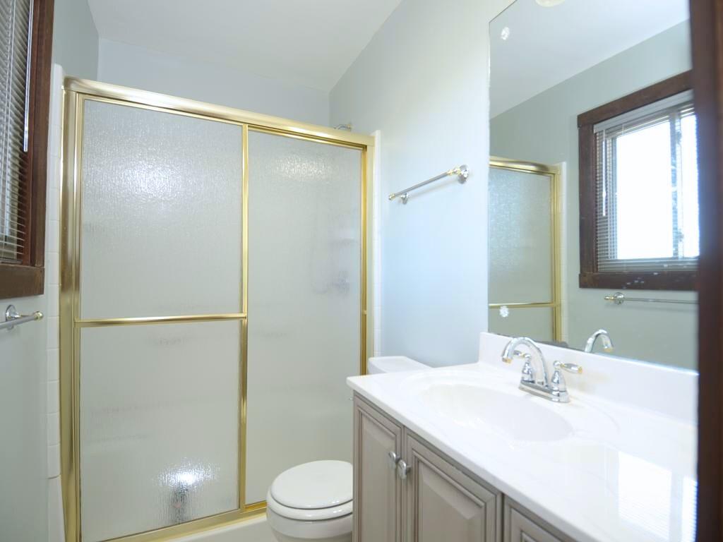 1179 Justice Drive Kennesaw, GA 30152 - Photo 17 of 30 a bathroom with a sink a toilet and shower