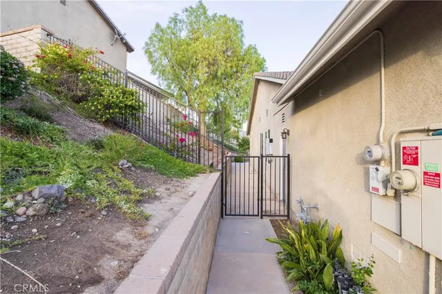 $999,900 | 29320 Sequoia Road, Canyon Country, CA 91387