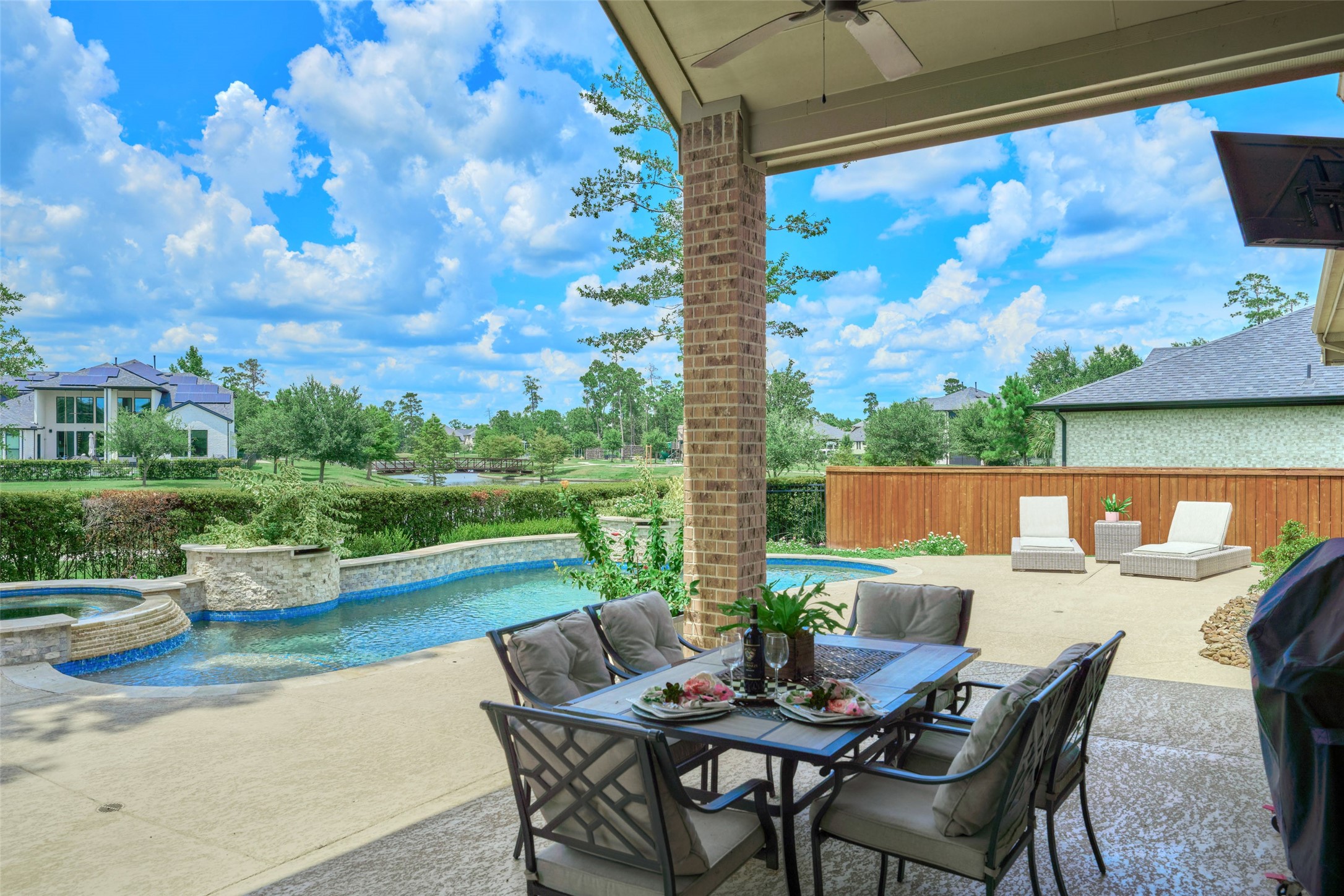 10090 South Goshawk Trail Conroe, TX 77385 - Photo 38 of 43 Large spacious covered patio.