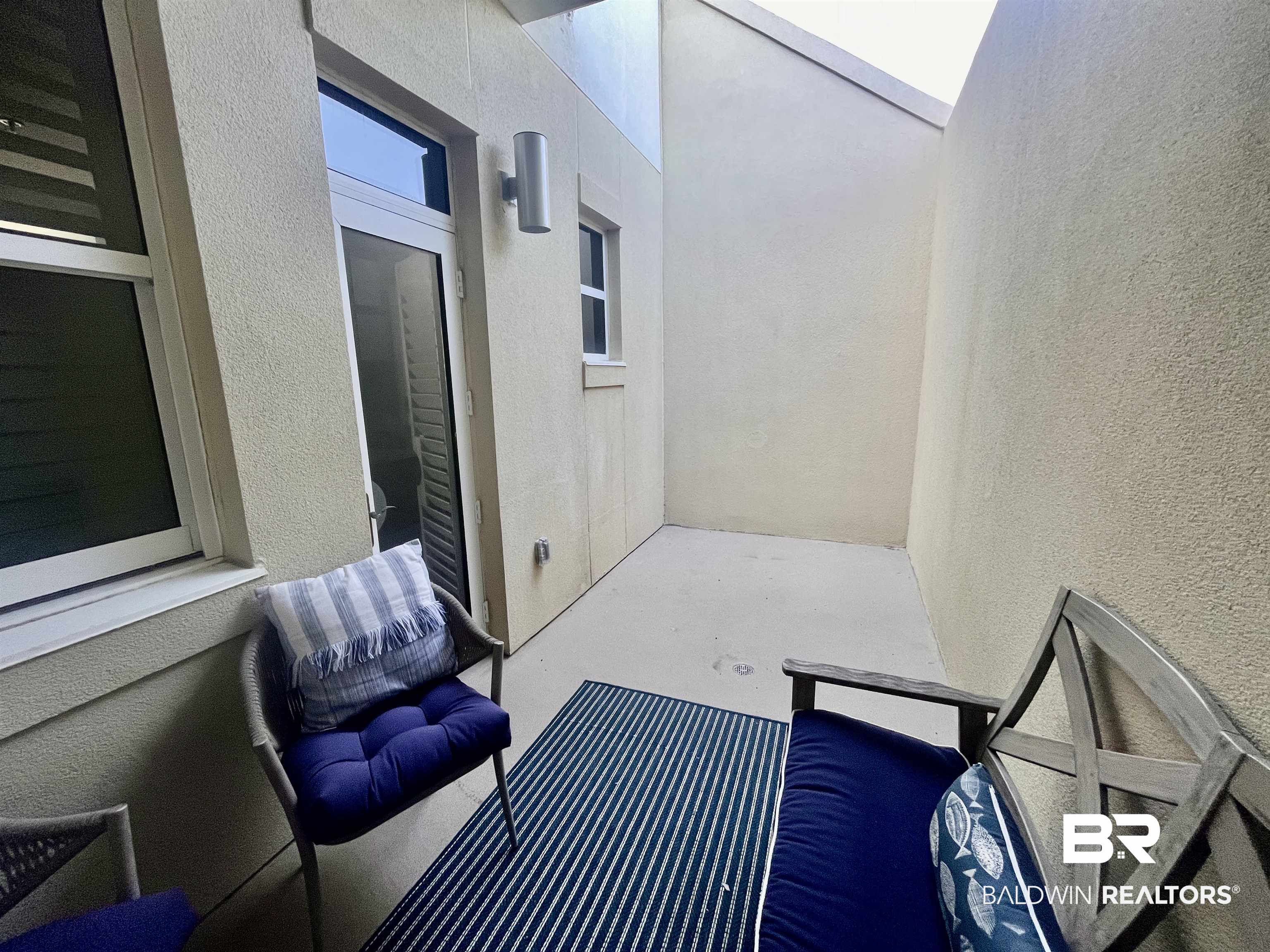 815 Plantation Road, Unit 604 Gulf Shores, AL 36542 - Photo 63 of 86 Private Seating Area off Bath