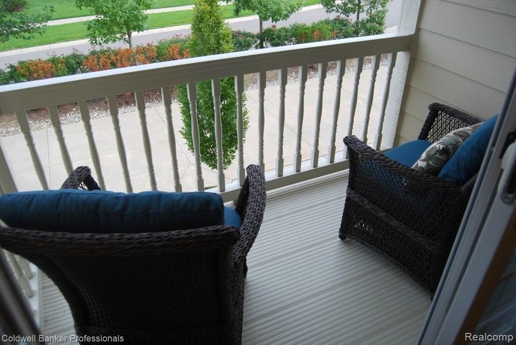 45870 South Stonewood Road Canton, MI 48187 - Photo 3 of 25 Charming Balcony