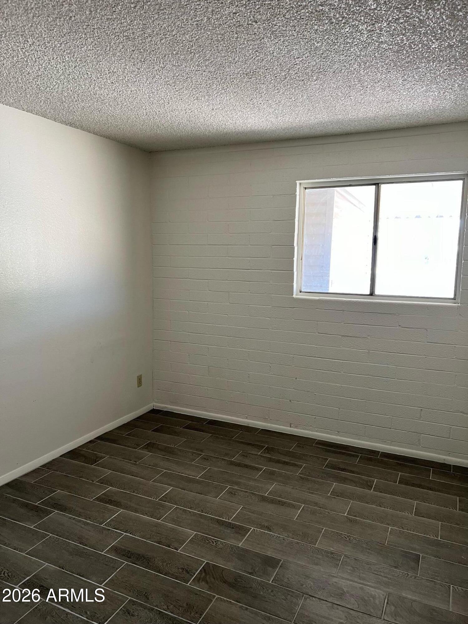 401 Greenwich Road Kearny, AZ 85137 - Photo 16 of 25 an empty room with a window