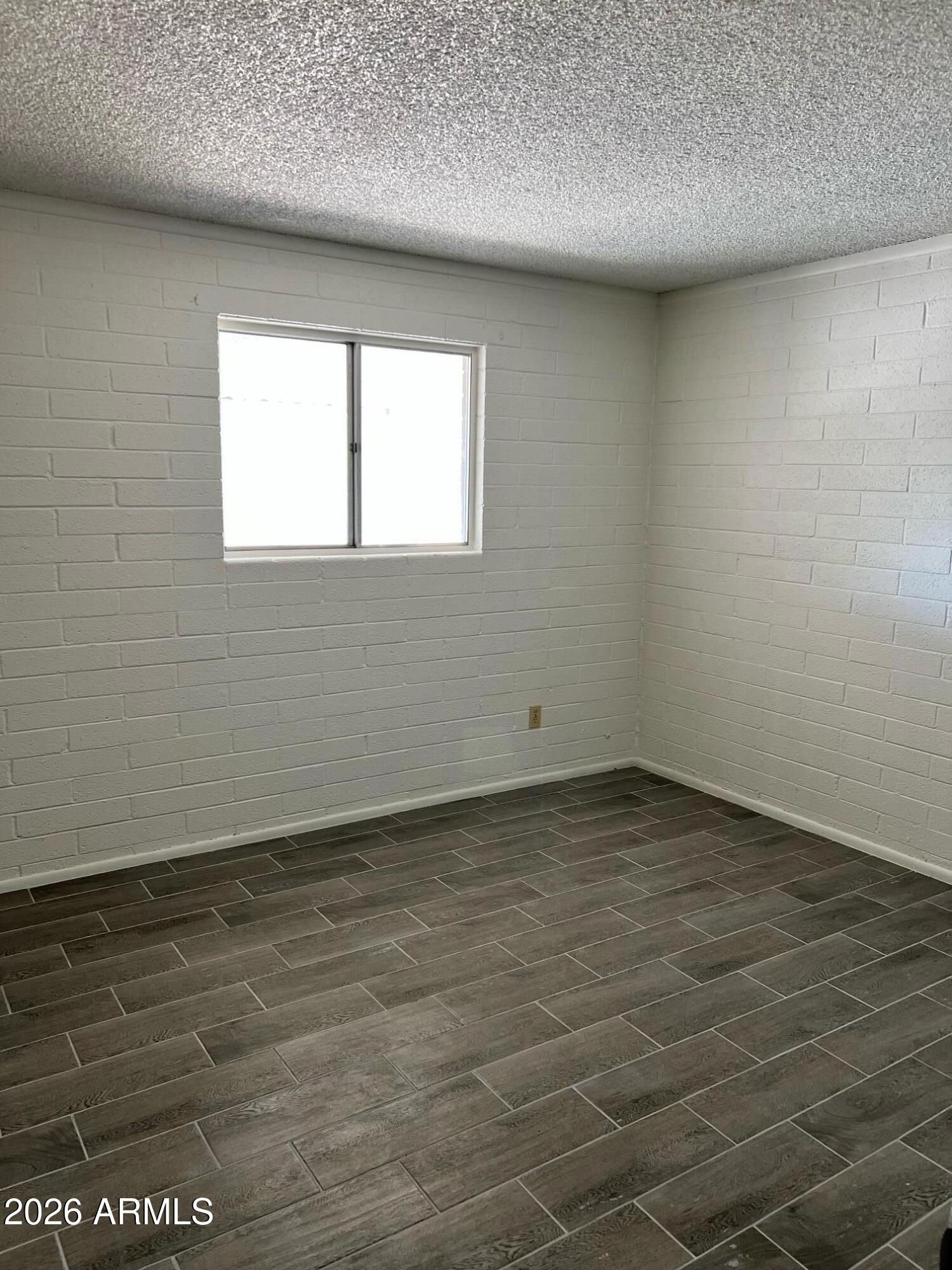 401 Greenwich Road Kearny, AZ 85137 - Photo 18 of 25 a view of a room with wooden floor and window