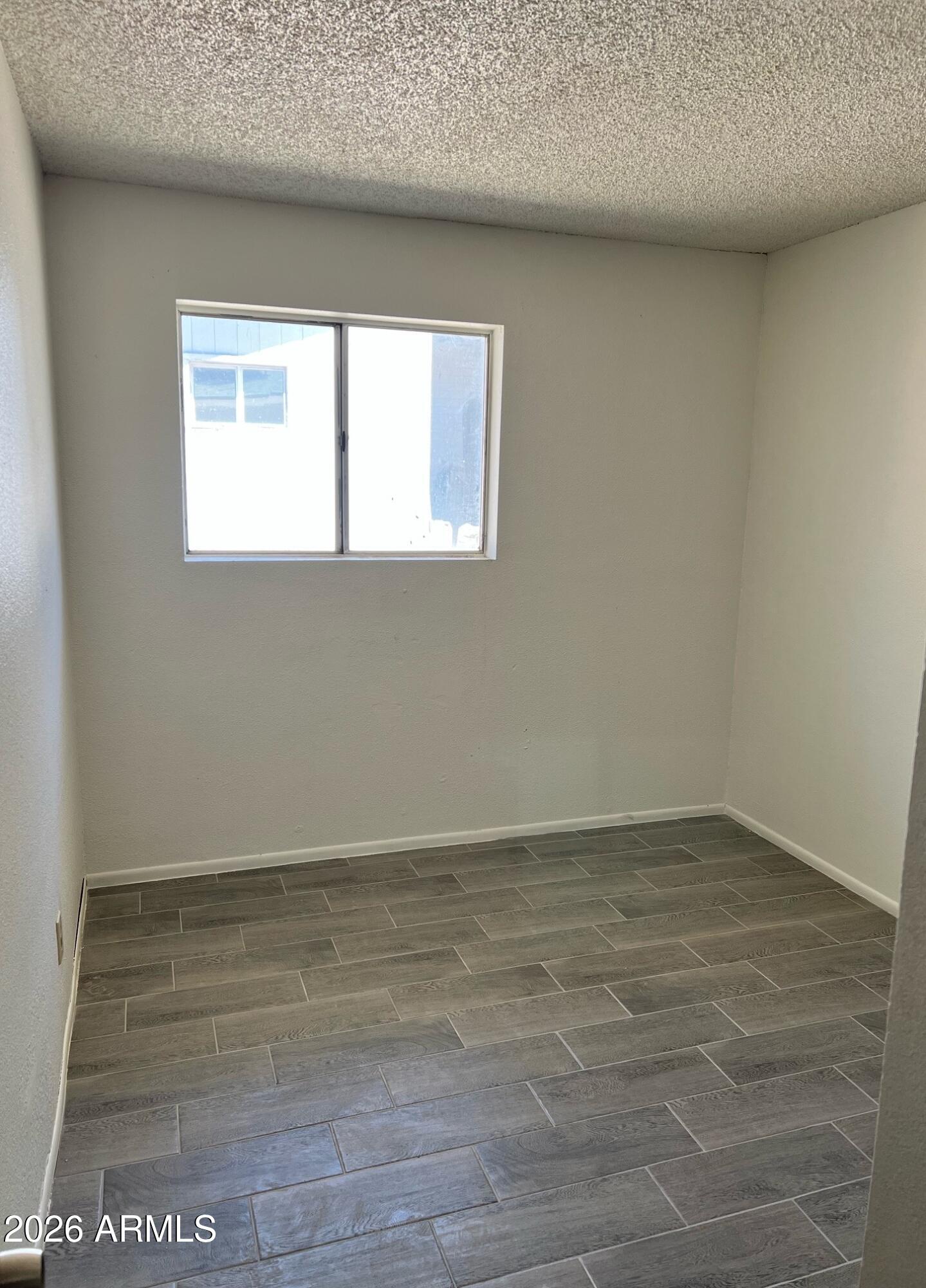 401 Greenwich Road Kearny, AZ 85137 - Photo 20 of 25 a view of an empty room with a window