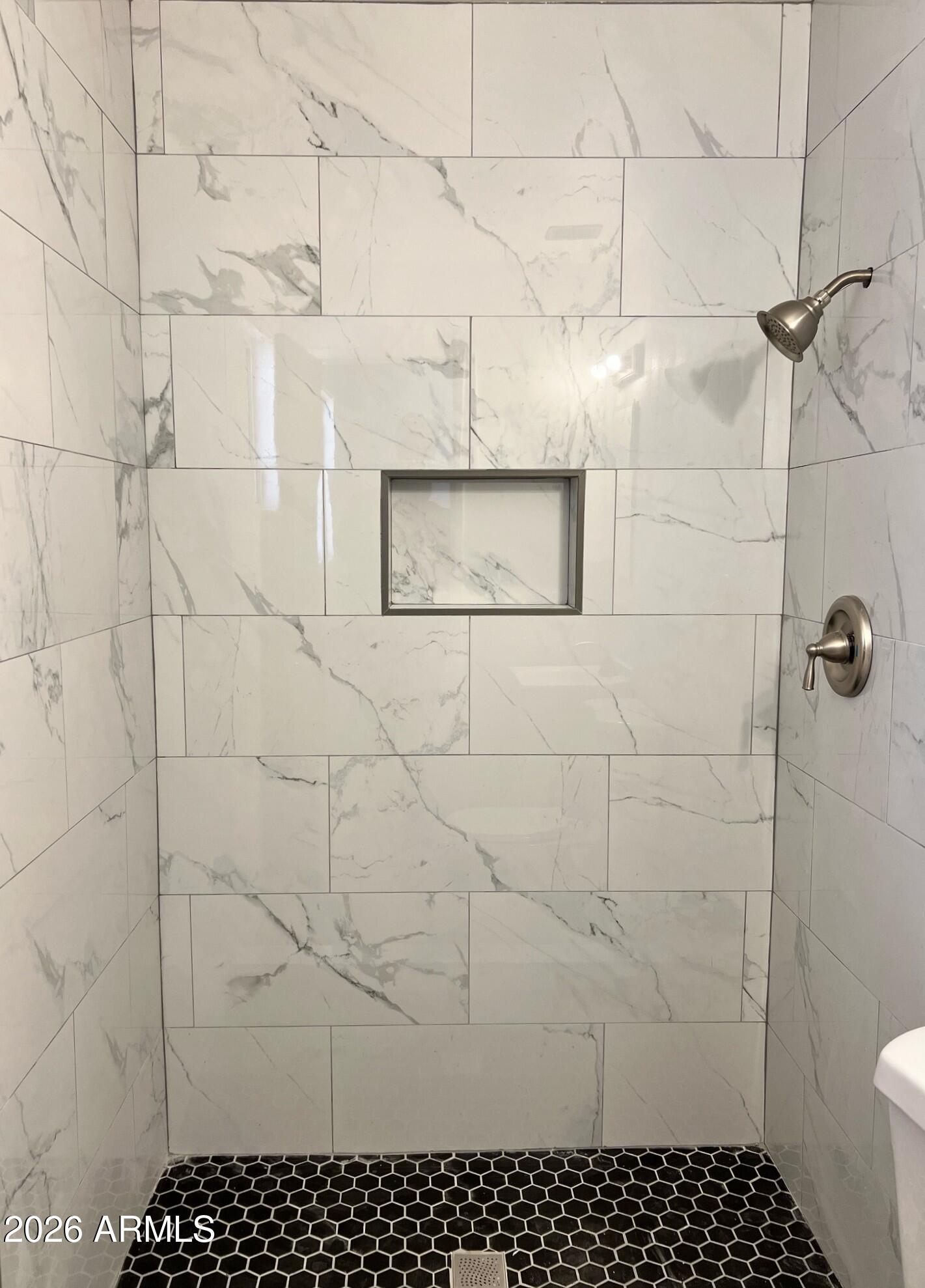 401 Greenwich Road Kearny, AZ 85137 - Photo 22 of 25 a bathroom with a shower