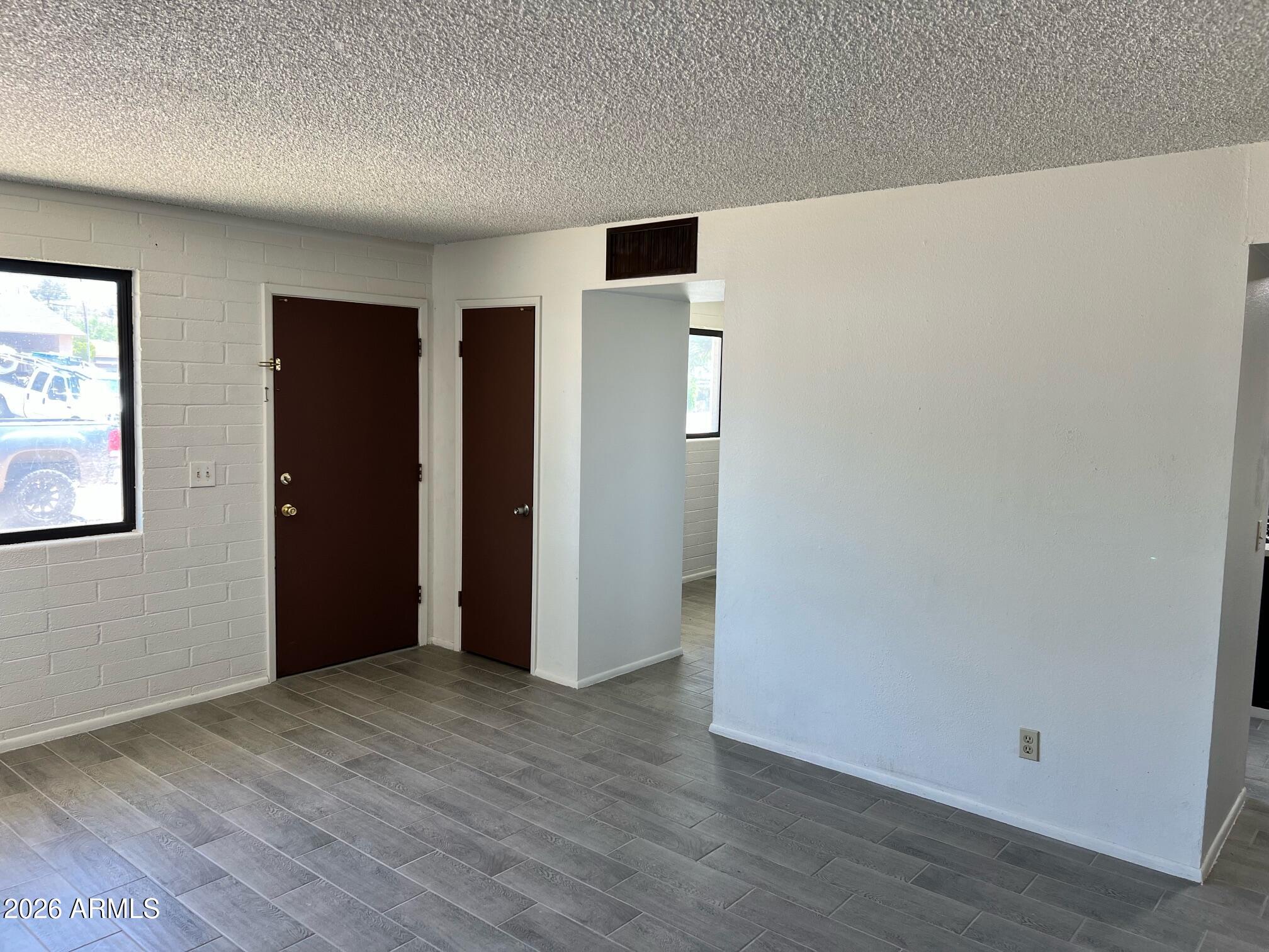 401 Greenwich Road Kearny, AZ 85137 - Photo 7 of 22 Living Room 3