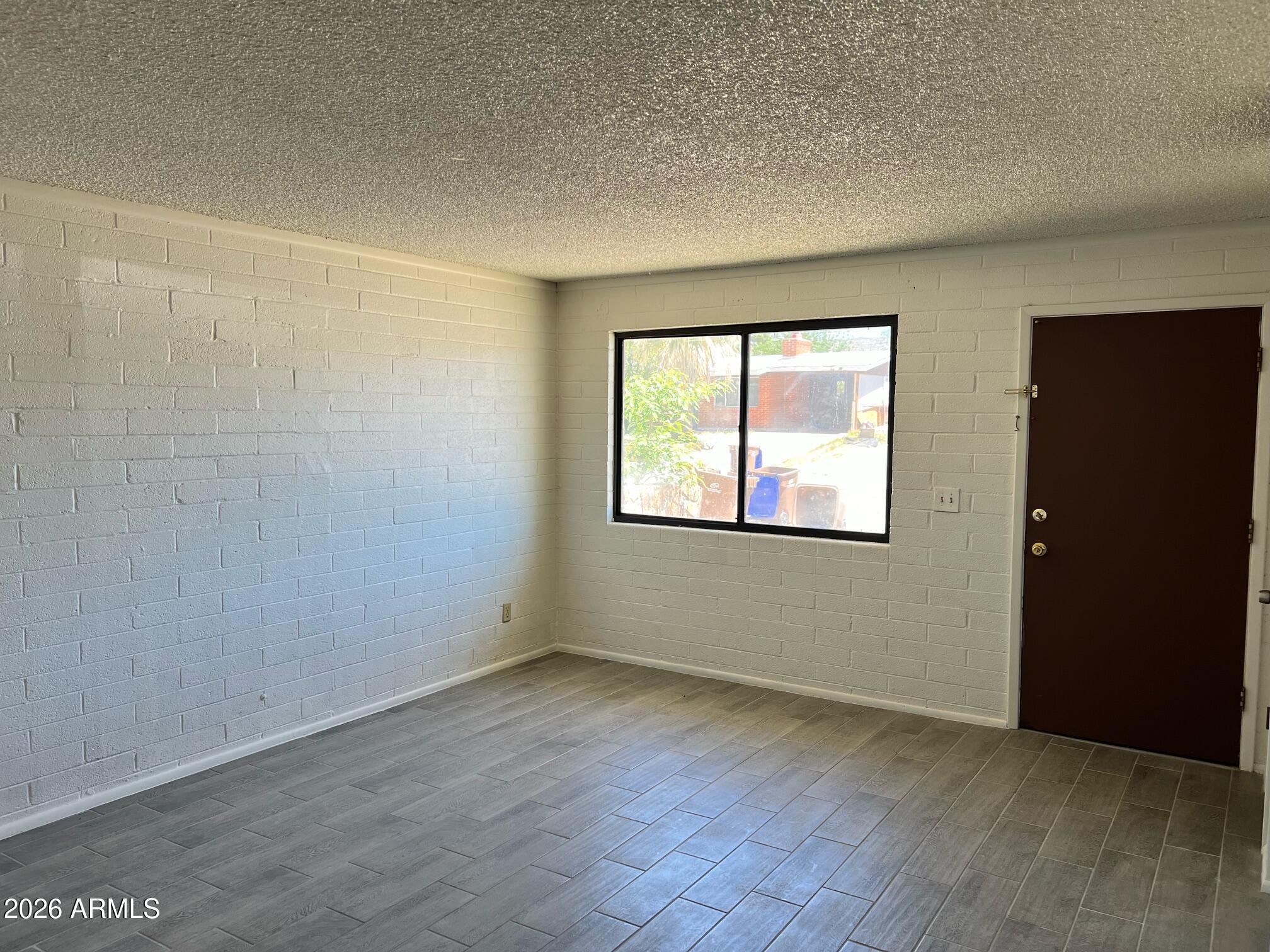 401 Greenwich Road Kearny, AZ 85137 - Photo 8 of 22 Living Room 2