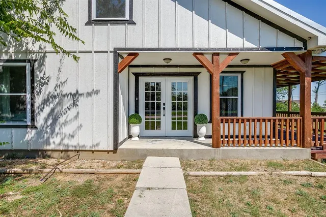 a view of a entrance of the building