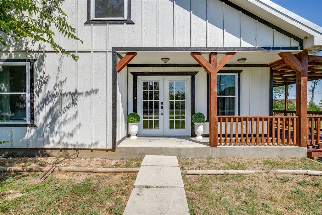 607 East Main Street Itasca, TX 76055 - Photo 1 of 40 a view of a entrance of the building