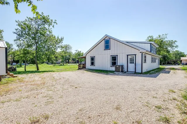 a view of a house with a backyard
