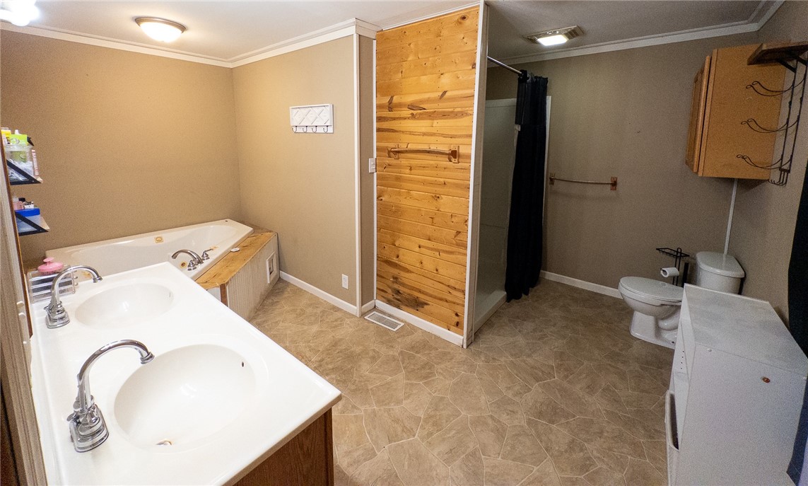 3018 Georgetown Road Danville, IL 61832 - Photo 18 of 24 Primary Bathroom