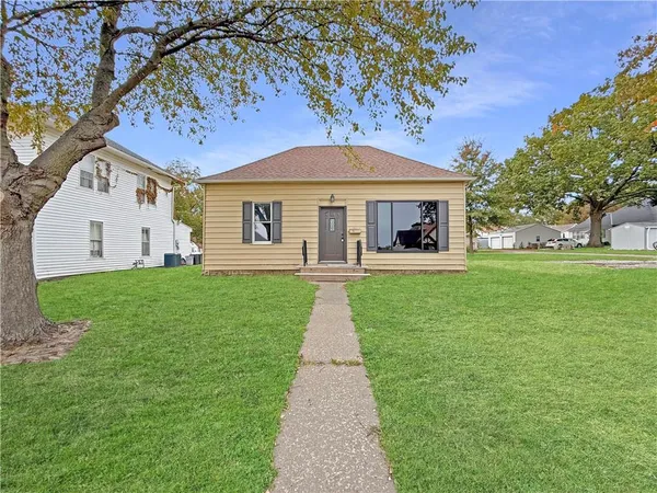 $184,900 | 106 East 14th Street, Higginsville, MO 64037
