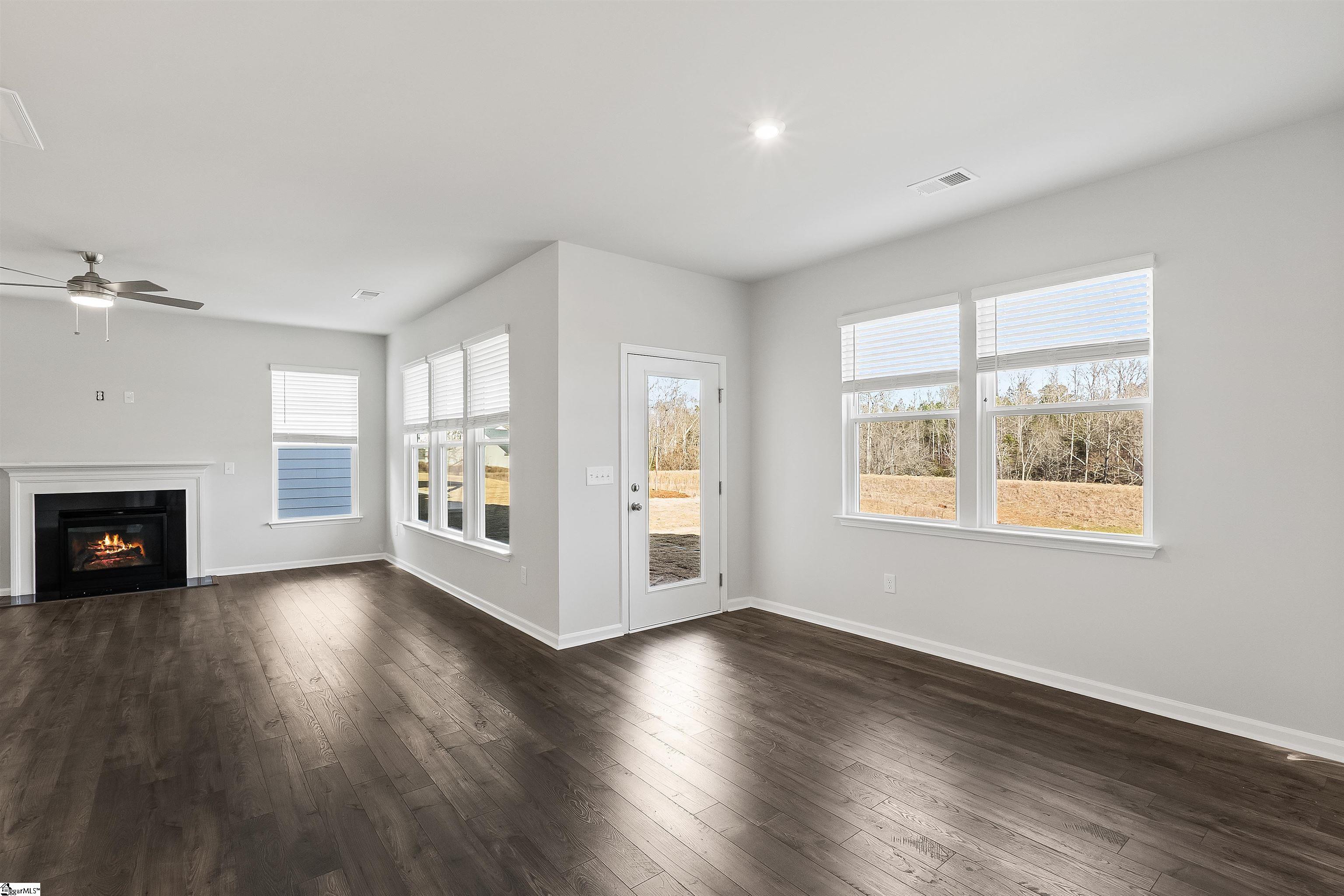 215 Poinsett Bridge Way Greenville, SC 29607 - Photo 4 of 32 Gallery Image 4